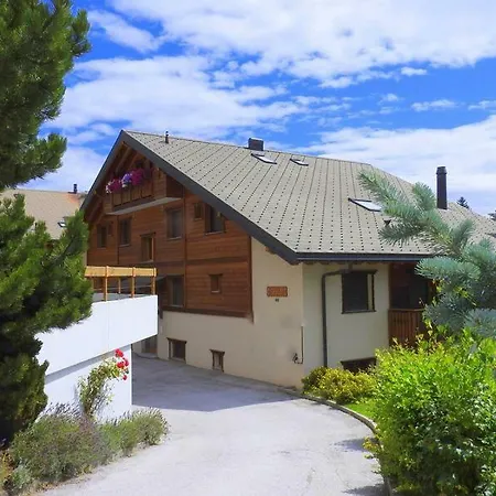 Apartment De Charme, Seven