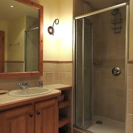 Apartment De Charme, Seven