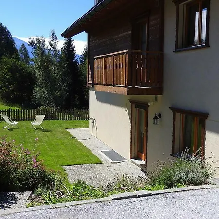 Apartment De Charme, Seven